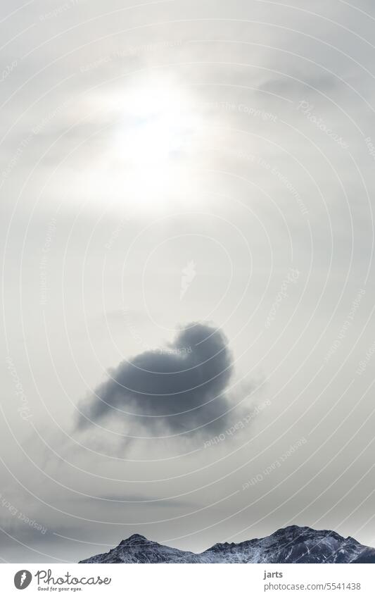 Schwanenhimmel Wolke Berge Sonne Woken bewölkt Himmel Wolken Natur Außenaufnahme Licht Tag Wetter besonders Kontrast Schatten Berge u. Gebirge