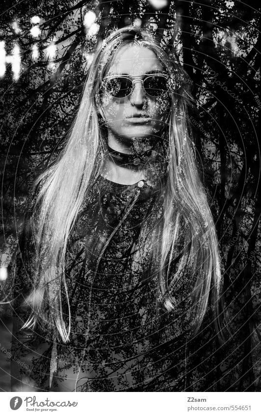 Dark Angel Lifestyle elegant Stil feminin Junge Frau Jugendliche 18-30 Jahre Erwachsene Landschaft Wasser Baum Sträucher Wald Mode Sonnenbrille blond langhaarig