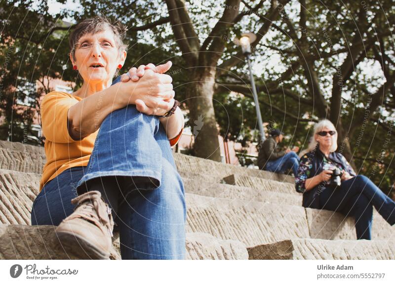 Weites Land :-) Frau Sitzen Stufen Bremen Schuhe