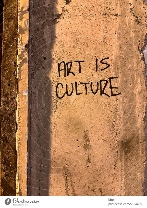Art is Culture Art and Culture Schriftzeichen Wand Fassade Buchstaben Graffiti Zeichen Wort Text Aussage Typographie Straßenkunst Mauer Kreativität