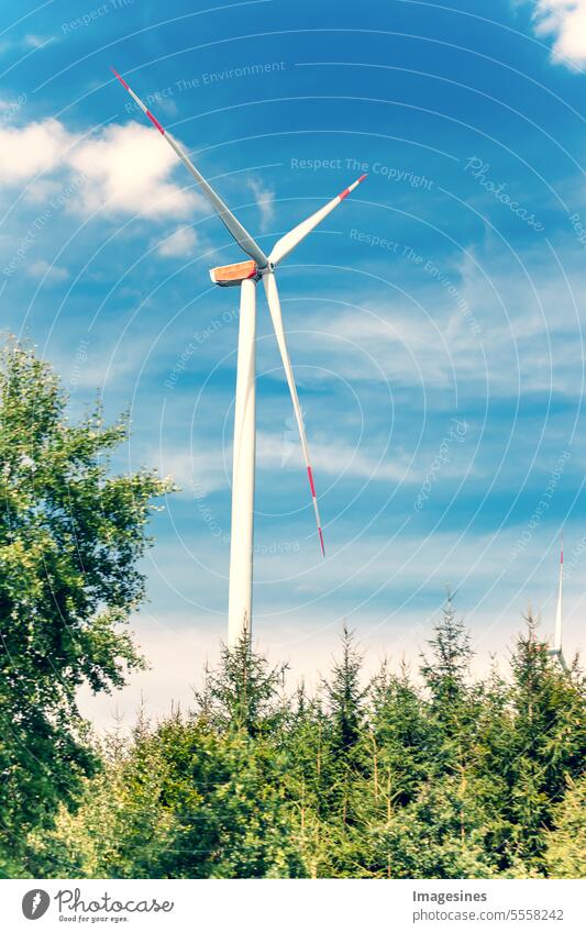 Rotor und Rotorblätter einer Windkraftanlage aus nächster Nähe blau in der Nähe Nahaufnahme Ökologie elektrisch Elektrizität Energie Technik Umwelt Umweltschutz