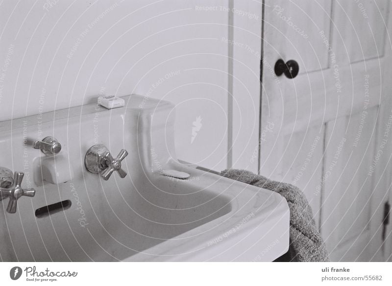 Badezimmer Waschbecken Handtuch Seife Türknauf armatur Wasser