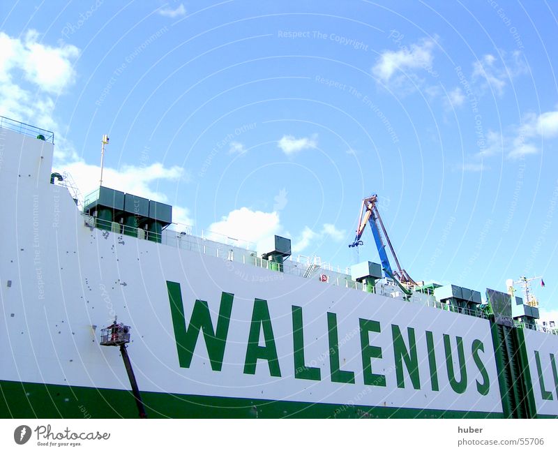 Schiffswand Wasserfahrzeug Schiffslakierer weiß grün Werft Blohm + Voss Bordwand Anstreicher Farbe wallenius anmalen