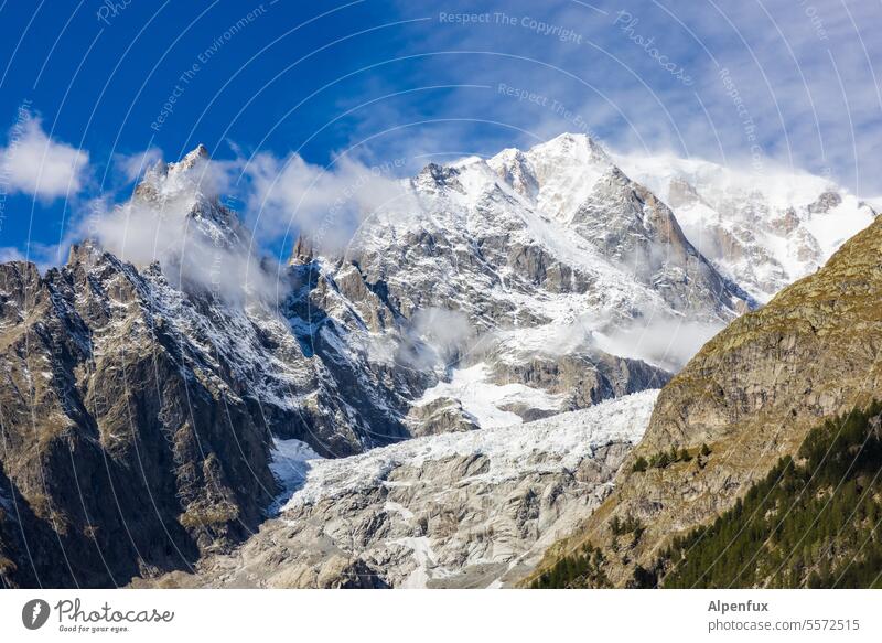 Peuterey Integral | längster Grat der Alpen Berge u. Gebirge Hochgebirge Felsen Gipfel Wolken Schneebedeckte Gipfel Farbfoto Landschaft Gletscher Eis