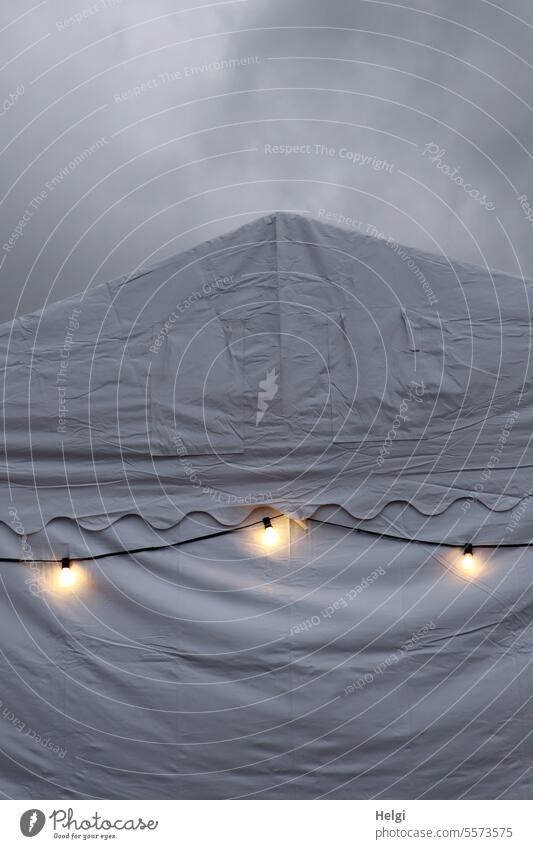 Herbstzeit | grau in grau mit Beleuchtung II Zelt Festzeit Feier Zeltwand Licht Lichterkette leuchten Himmel Dekoration & Verzierung Feste & Feiern festlich