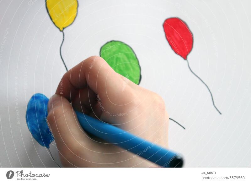 Luftballons malen Filzstift Hand bunt Kindheit blau grün rot gelb Kreativität zeichnen Kunst Freizeit & Hobby mehrfarbig Farbe Farbfoto Farbstift Schule