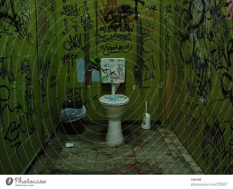Der Thron grün Kunst Müll Müllbehälter Behinderte Stil Straßenkunst Toilette Graffiti edding streichen graffitti Fliesen u. Kacheln behindertentoilette