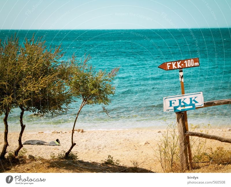 Richtungsweisende Schilder zu einem FKK-Strand am Mittelmeer Nacktheit nackt Schilder & Markierungen Schwimmen & Baden Freikörperkultur richtungsweisend