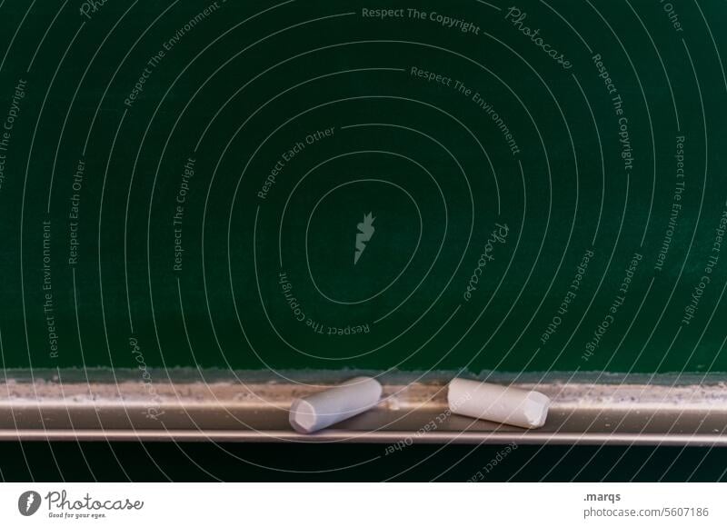 Kreide Tafel Wissen Idee schreiben Denken Hörsaal Studium Schule Wissenschaften Bildung Universität grün fleißig Erwachsenenbildung Lehrer schulbeginn