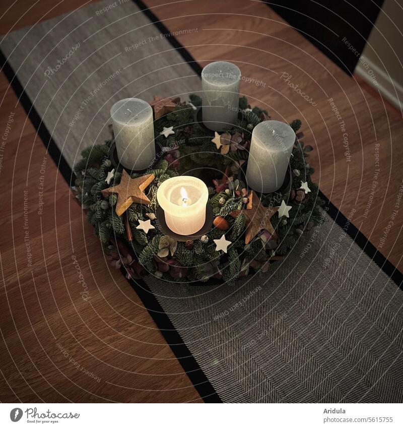 Adventskranz | Advent, Advent, ein Lichtlein brennt … Kerze Weihnachten & Advent Dekoration & Verzierung Kerzenschein Flamme Stimmung gemütlich Wärme