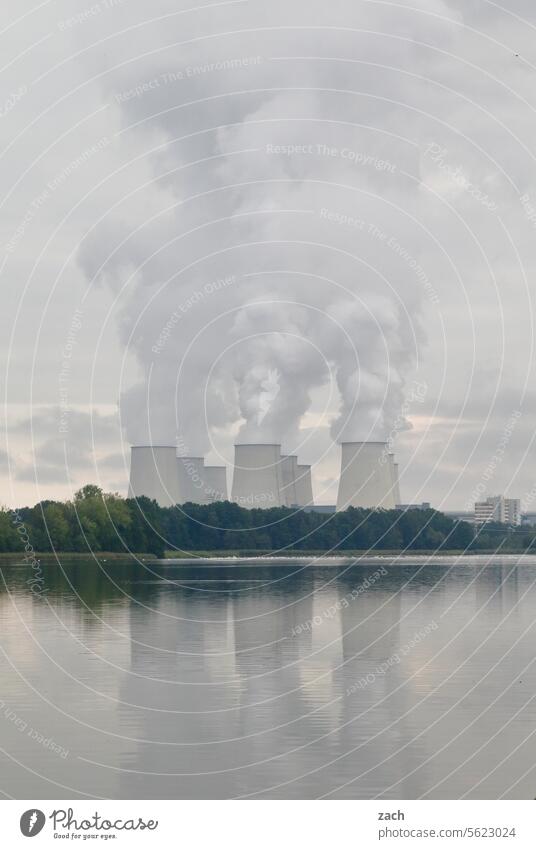 weg damit! | fossile Energie Kraftwerk Kohlekraftwerk Energiewirtschaft Klimawandel Umweltverschmutzung CO2-Ausstoß Kühlturm Stromkraftwerke Wolken Rauch