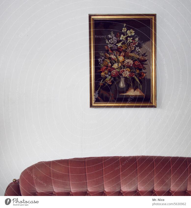 typisch deutsch | schöner wohnen Sofa Couch Wohnzimmer Möbel wandbild Stickerei Häusliches Leben chaiselongue Dekoration & Verzierung Lifestyle Design Stil
