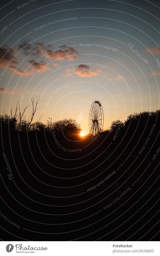 #A0# End of Days Riesenrad Endzeitstimmung endzeitszenario Stimmung Jahrmarkt Licht Himmel dunkel Sonnenuntergang