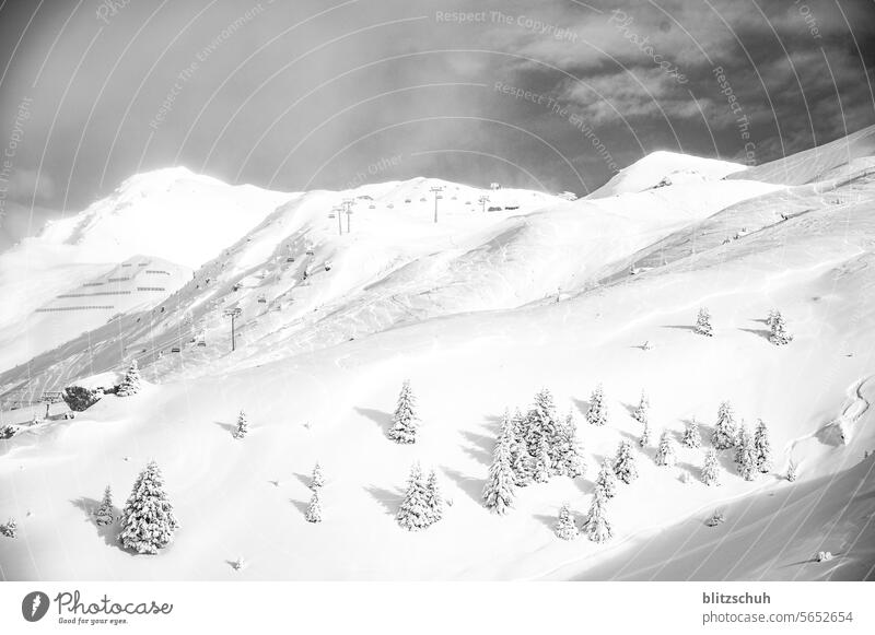 Frisch verschneite Berglandschaft im Skigebiet Lenzerheide Schweiz Alpen Schweizer Alpen alps Suisse Graubünden Berge u. Gebirge Ferien & Urlaub & Reisen Natur