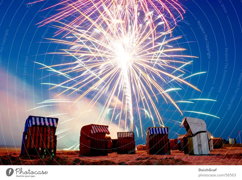Feuerwerk am Strand Foto lizenzfreies von Photocase Stock - ein