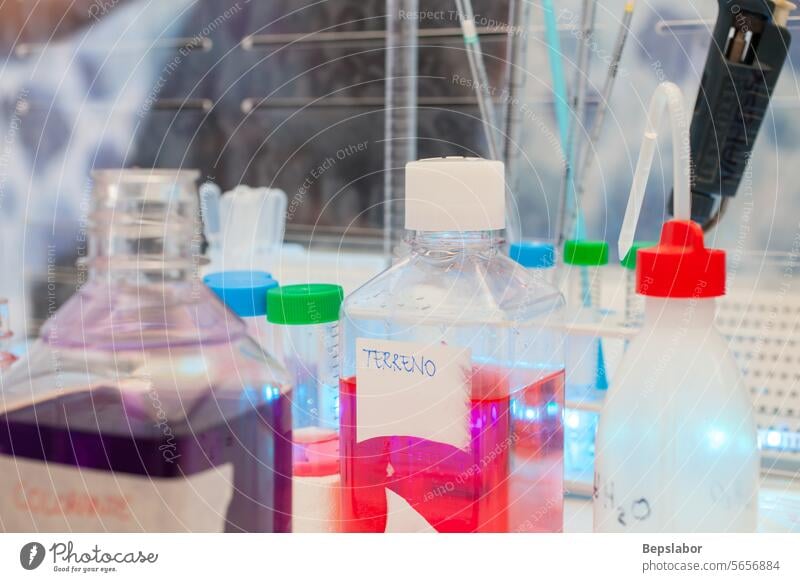 Reagenzgläser Analyse Bars Biochemie Biologie Biotechnologie Blut Chemikalie Chemie Code Container Krankheit Arzt Geldgeschenk untersuchen Experiment