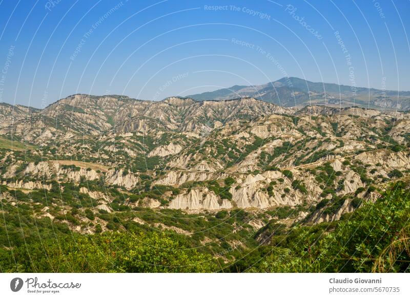 Die Calanques von Aliano in der Provinz Matera, Italien Basilikata Europa matera Farbe Tag Landschaft Berge u. Gebirge Natur Fotografie Straße Sommer reisen