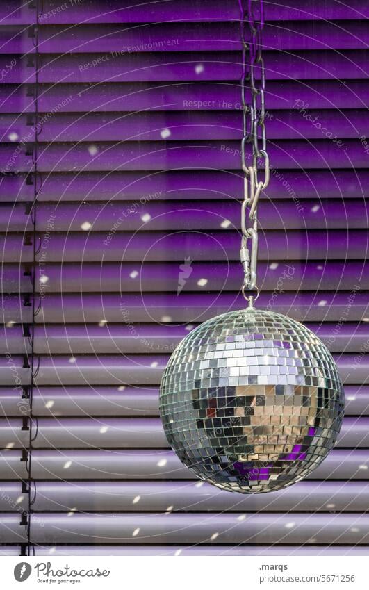 Lila Disco Discokugel clubbing Feste & Feiern ausgehen Club Musik Veranstaltung Party Nachtleben Tanzveranstaltung Open Air retro Oldschool Kugel silber