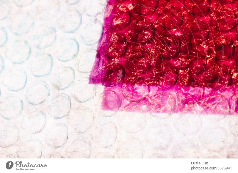 Luftpolsterfolie leuchtend pink und weiß Kunststoff Verpackung Kunststoffverpackung Müll Verpackungsmüll Plastikmüll Strukturen & Formen Folie Farbe farbig