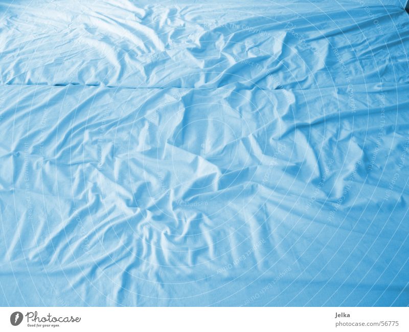 aus spaß hochgeladen und genommen! Bett blau Bettlaken bed blue bleu sheet sheets Farbfoto