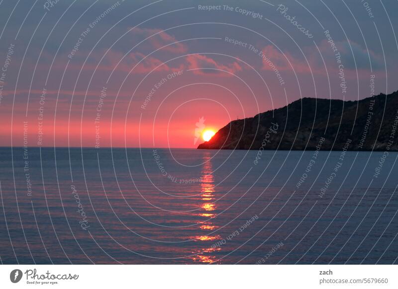 Tschüss Griechenland Kykladen Ägäis Mittelmeer Insel Meer Himmel Wasser Küste Felsen Dämmerung Sonnenuntergang Sommer Abend Hügel blau Abenddämmerung Sifnos