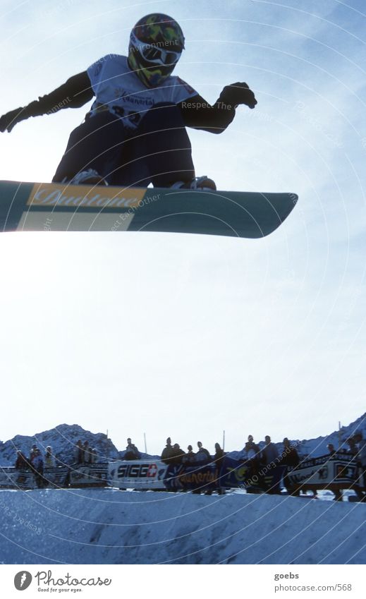 pipe05 Halfpipe Winter Snowboard Sportveranstaltung Berge u. Gebirge Schnee Alpen Skihelm Schneebrille Schutzhelm Publikum hoch angewinkelt talentiert springen