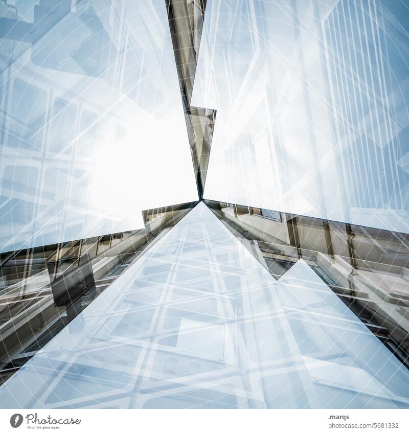 Tripod Zentralperspektive hoch Futurismus dreibeinig Himmel abstrakt Doppelbelichtung Perspektive Fassade Architektur Gebäude Bauwerk Stil außergewöhnlich