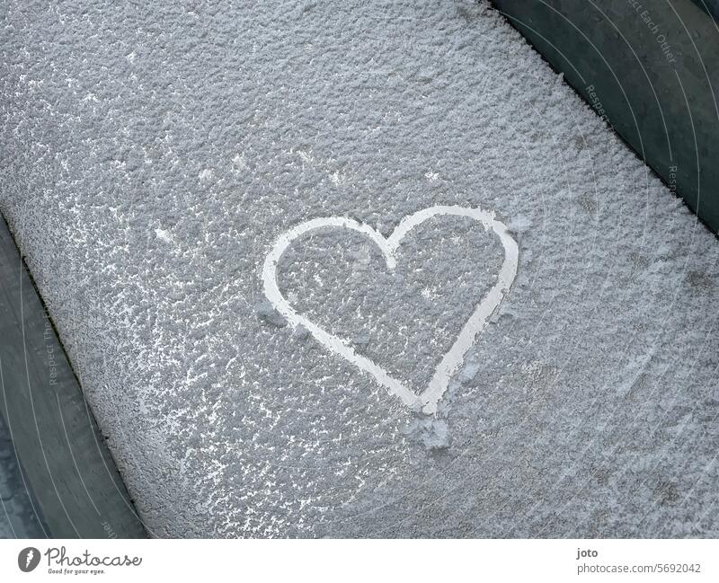 Herz in Schnee gemalt herzförmig herzform Liebe Urlaubsgrüße Urlaubsstimmung Liebeserklärung Romantik Treue liebevoll Verliebtheit Steine persönlich Erinnerung