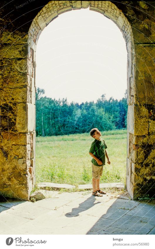 Staunen Ruine Wunder Bewunderung Kind Sommer Böhmen