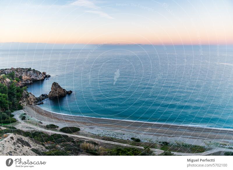 Cala del Cañuelo, Strand im Naturgebiet Acantilados de Maro, in der Gemeinde Nerja, Malaga cañuelo Bucht Andalusia mediterran Klippen Urlaub Landschaft