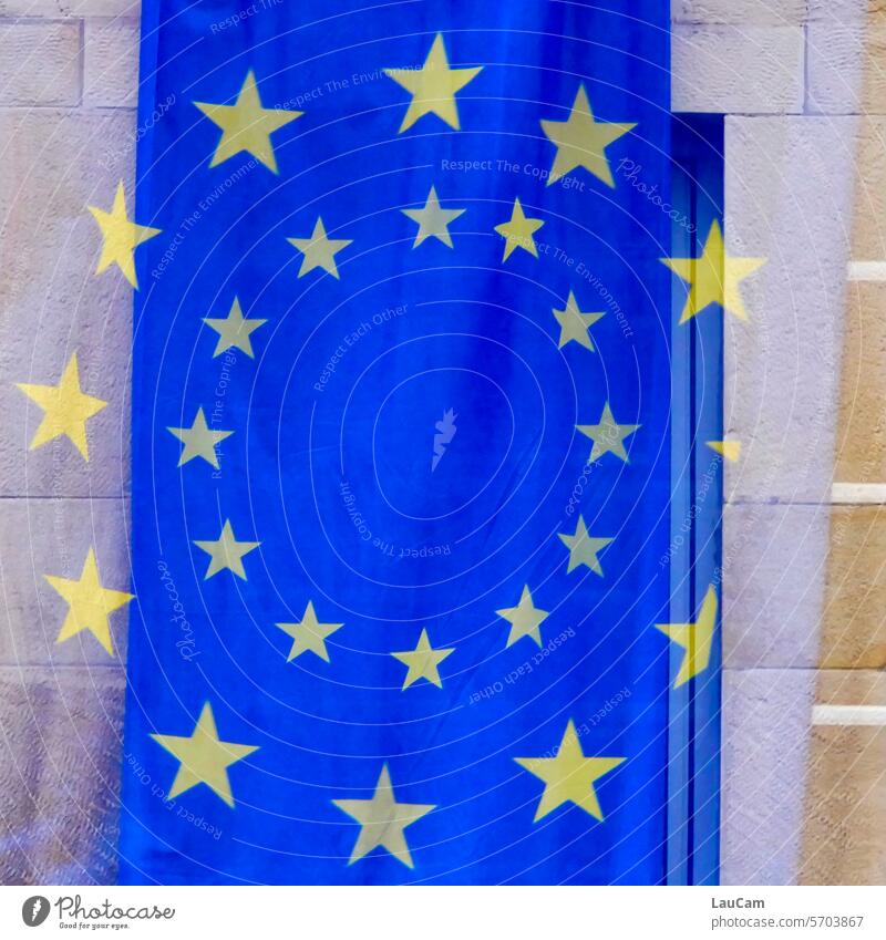 Europa EU europäisch Flagge Fahne Europäische Union Europaflagge Sterne Symbol Europafahne Zeichen Zusammengehörigkeit Zusammenschluß Vollkommenheit
