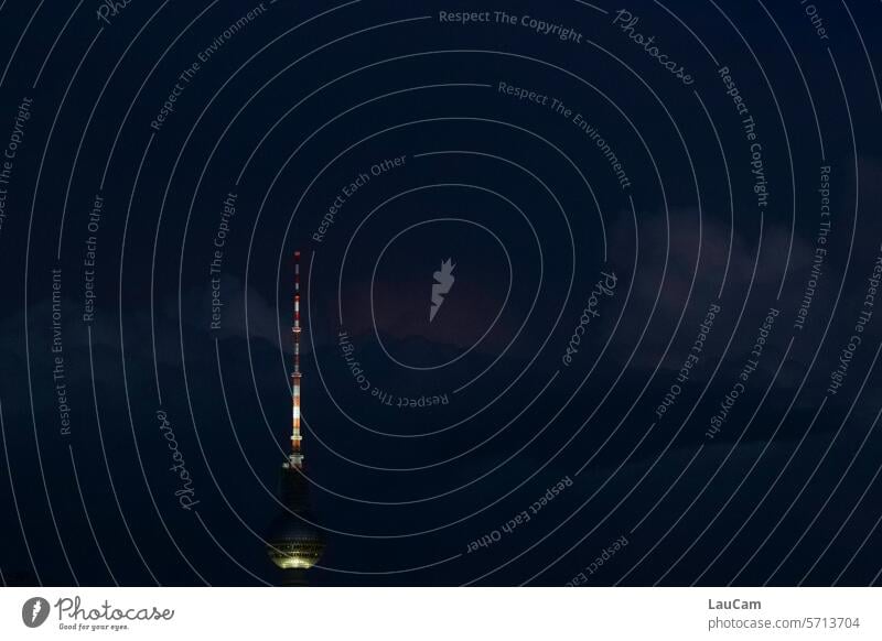 Gewitter über Berlin Nacht dunkel Fernsehturm Alexanderplatz Hauptstadt Berliner Fernsehturm Himmel Wolken