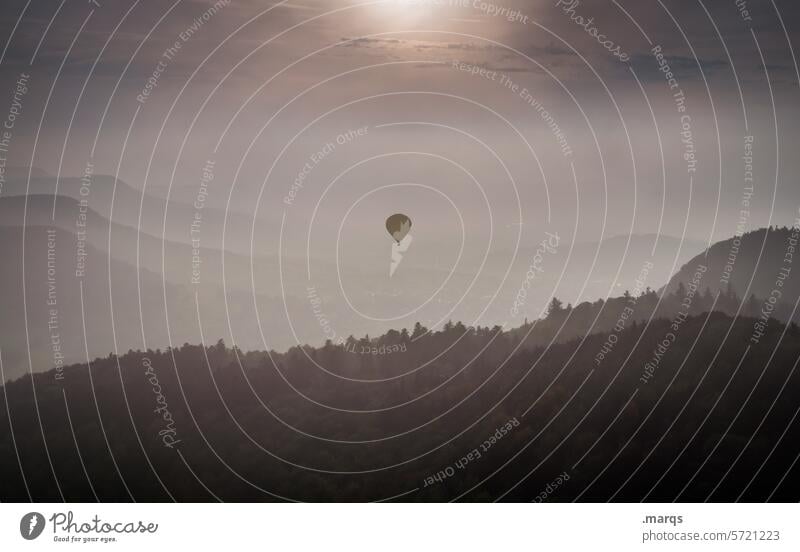 Ballonfahrt Freiheit schön Hügel Himmel Landschaft Natur Gegenlicht Abend Einsamkeit Zufriedenheit Glück Freude Stimmung Unendlichkeit Erholung Luftverkehr Wald