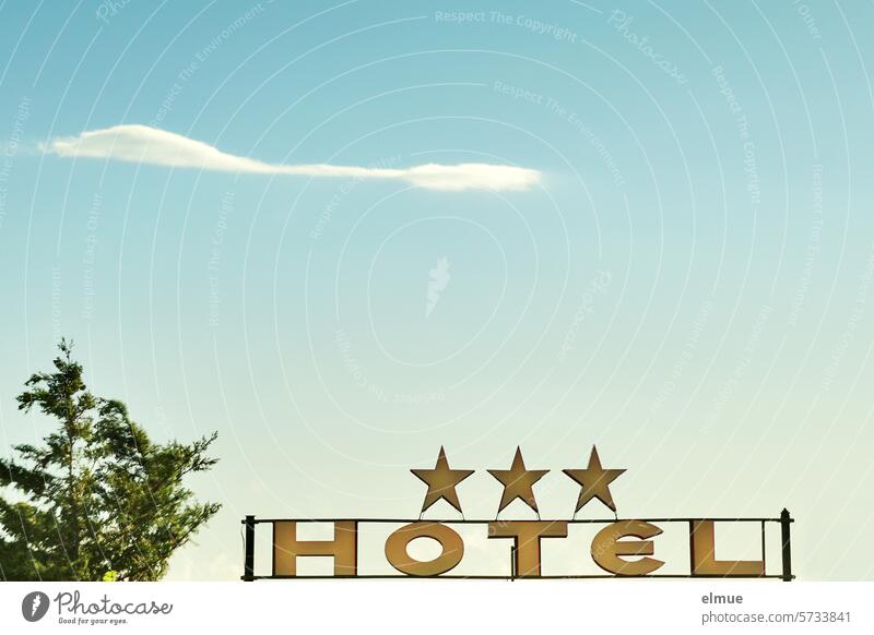 Reklameschild  *** HOTEL mit Baum und Wolke in Wattestäbchenform Hotel Hinweisschild Orientierung Übernachtung übernachten Unterkunft Schlafmöglichkeit