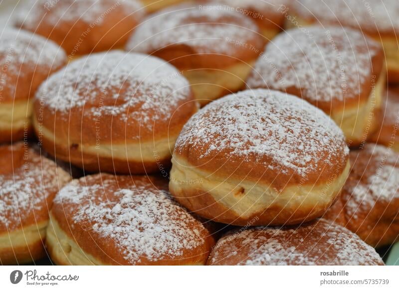 Berliner Pfannkuchen Fasching Faschingsgebäck Dessert süß geschmackvoll Karneval