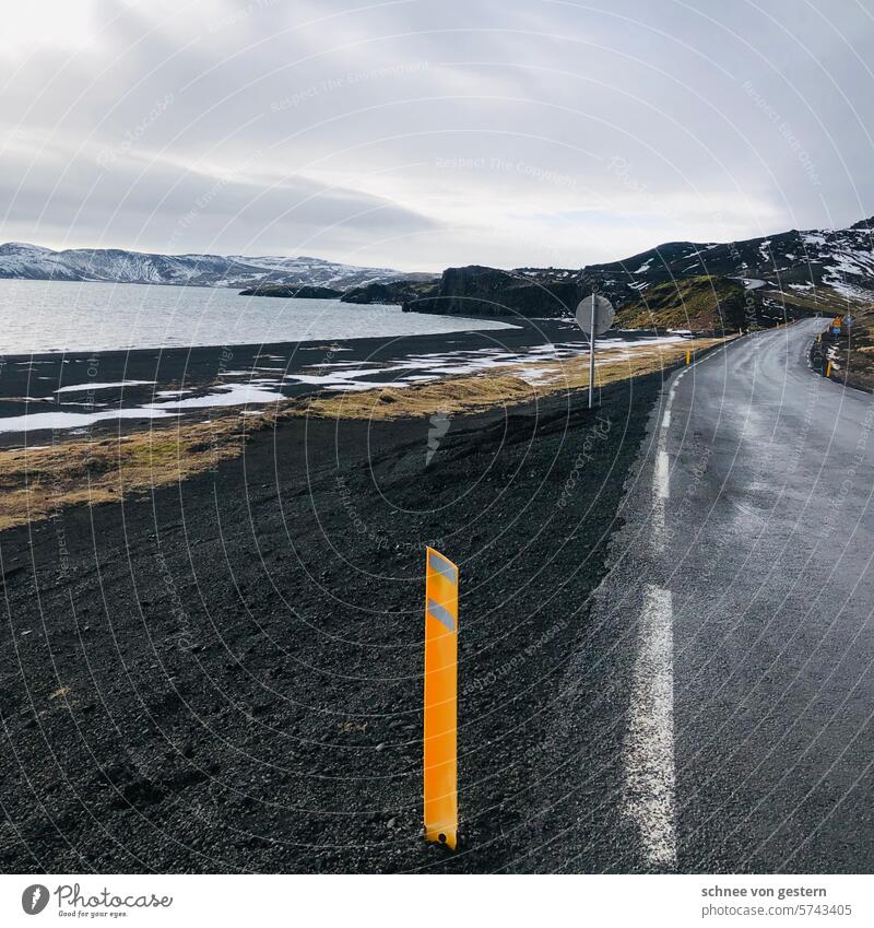 Verschneite Landzunge Island Natur Farbfoto Landschaft Tag Himmel Stimmung Berge u. Gebirge Gedeckte Farben außergewöhnlich Umwelt Menschenleer natürlich Wolken
