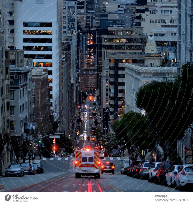 Stadtzentrum San Francisco Krankenwa USA Architektur Abulanz Straßenbeleuchtung Außenaufnahme San Francisco Bay Skyline Ferien & Urlaub & Reisen Tourismus