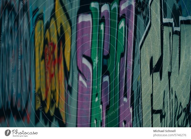 Graffiti grafitti bunt Wand Wandmalereien Schmiererei Kunst Schriftzeichen Jugendkultur Subkultur Kultur Kreativität Straßenkunst Fassade trashig Buchstaben