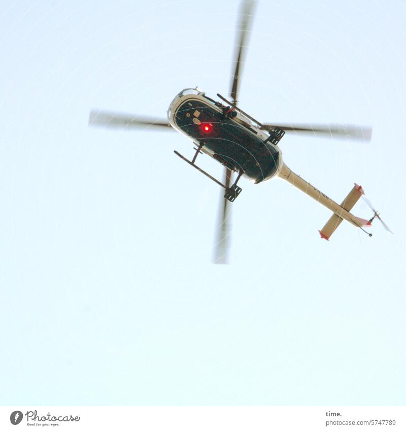 sprichwörtlich | Vertrauen ist gut, Kontrolle nicht besser Helikopter Hubschrauber Beobachtung beobachten Sicherheit laut oben Technik Flugzeug Beförderung