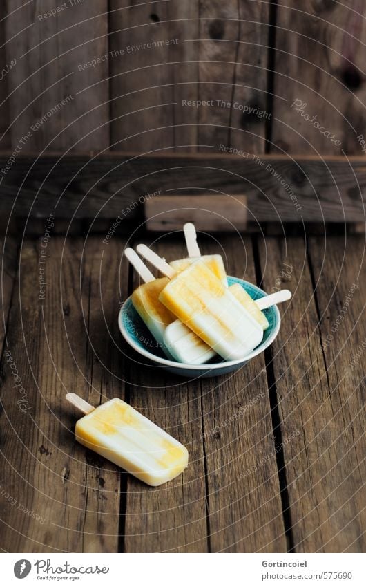 Ananas-Kokos Lebensmittel Milcherzeugnisse Frucht Speiseeis Süßwaren Ernährung Slowfood frisch lecker süß Fruchteis Kokosnuss Erfrischung sommerlich Sommer