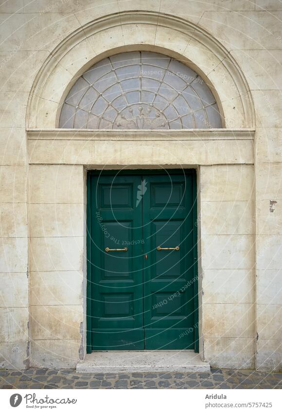 Grüne Kassettentür Tür Eingang Architektur Gebäude Haus Menschenleer Fassade Eingangstür alt Außenaufnahme Bauwerk Wand Holz grün Sandstein mediterran Stadt