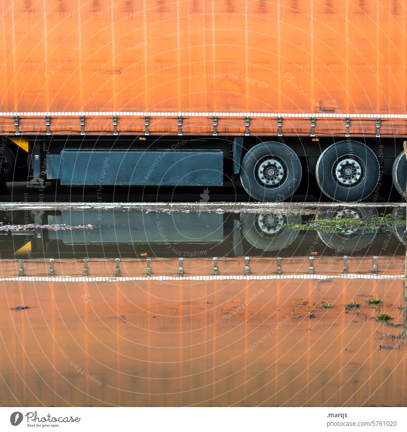 LKW lkw Lastkraftwagen Reflexion & Spiegelung Symmetrie Lastwagen Verkehr Güterverkehr & Logistik Arbeit & Erwerbstätigkeit Fracht Spedition Anhänger Mobilität