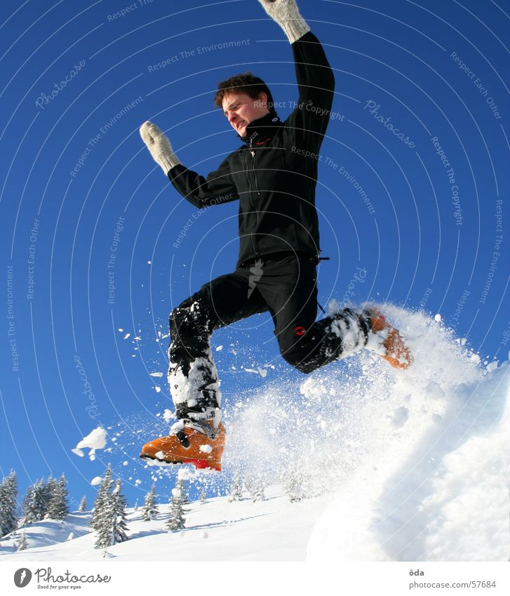 cold jump springen Mann kalt Winter Schnee Handschuhe Bewegung skisschuhe fallen