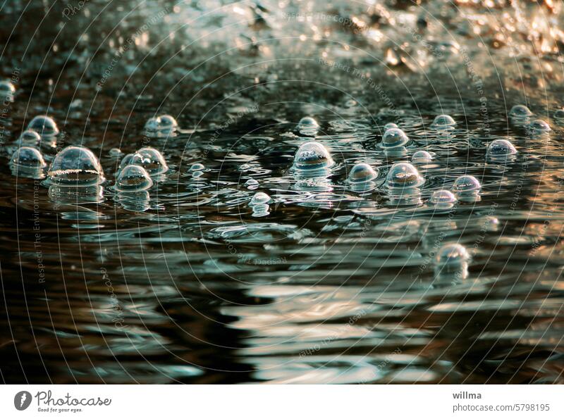 Blubber-di-blubb, die Wasserufos kommen! Wasserblasen Wasserblubbern Wasser-Blubbern Wasserbläschen Blasen Bubble Bubbling Geblubber Luftblasen