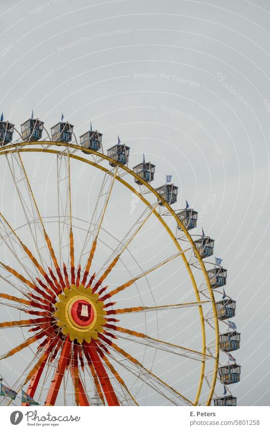 Riesenrad auf dem Hamburger Volksfest Dom Hamburger Dom Riesenrad fahren Volksfestfahrgeschäft Fahrgeschäfte rund Kreis kreisen vergnügen spaß Spaß haben Stadt