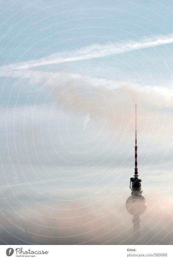 Dunstabzug Himmel Wolken Schönes Wetter Nebel Berlin Berliner Fernsehturm Turm Bauwerk Gebäude Leben Beginn entdecken geheimnisvoll Horizont