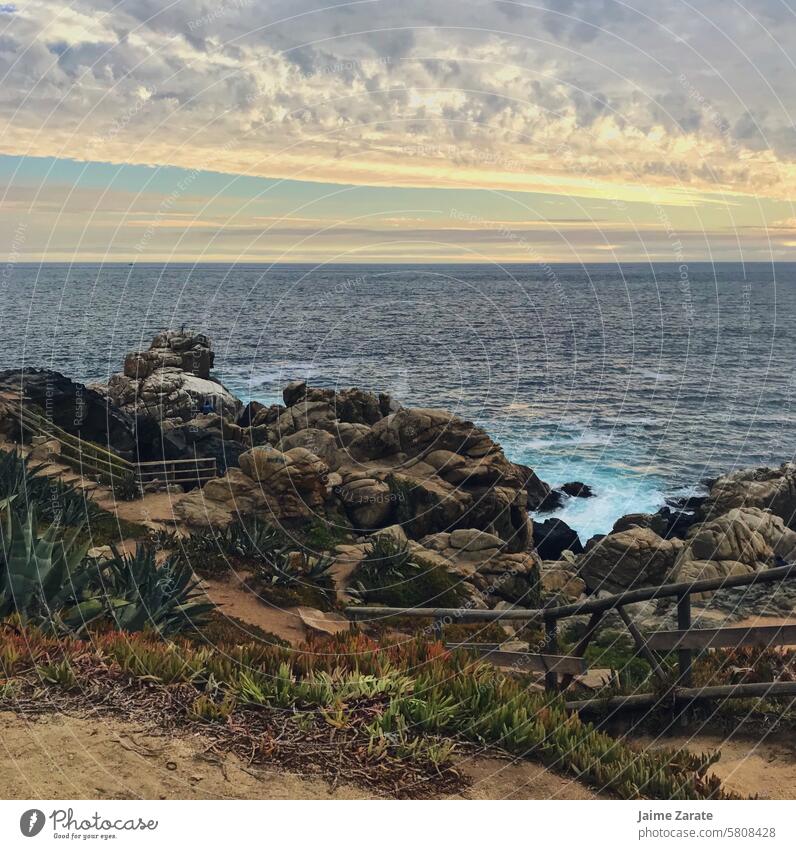 Weg zum Strand und zu den chilenischen Gewässern Wasser MEER Welt Sonnenuntergang Himmel Felsen Stein Treppe Leben Natur