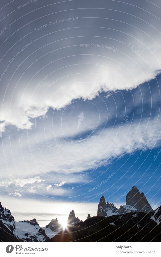 Berg Sonnenuntergang in den Wolken Berge u. Gebirge Patagonien unverdorben rein abgelegen Himmel Ferien & Urlaub & Reisen Alpen Klima Farbfoto Tag