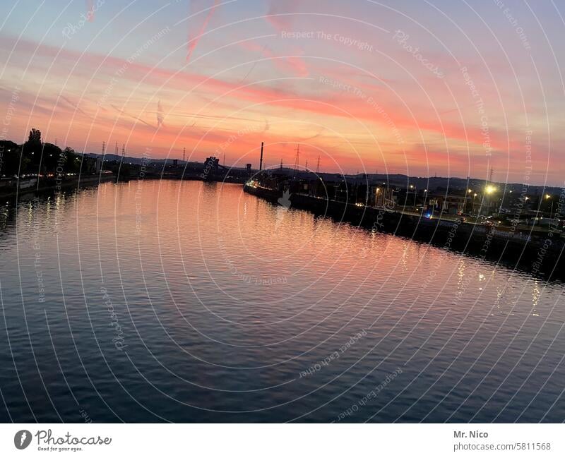 Maas Lüttich Seraing Belgien Städtereise Fluss Sonnenuntergang Abend Himmel Ferien & Urlaub & Reisen Wasser Dämmerung Verkehrswege Schifffahrt