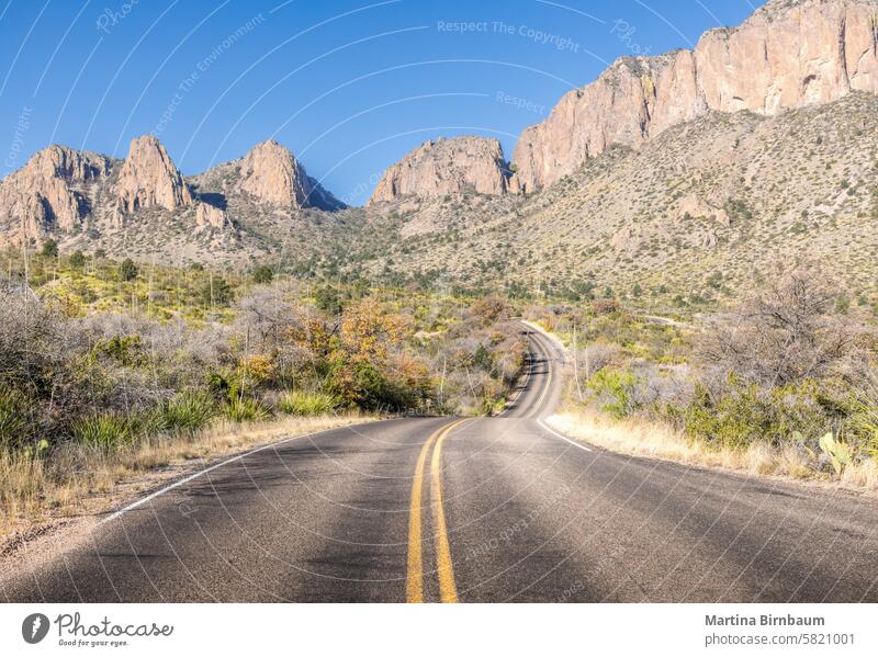 Panoramastraße im Big-Bend-Nationalpark, Texas USA Autoreise groß Wegbiegung Natur Big Bend National Park Berge Straße Strahlen wüst Morgendämmerung Wildnis